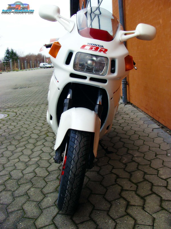 Honda CBR 1000 F SC21